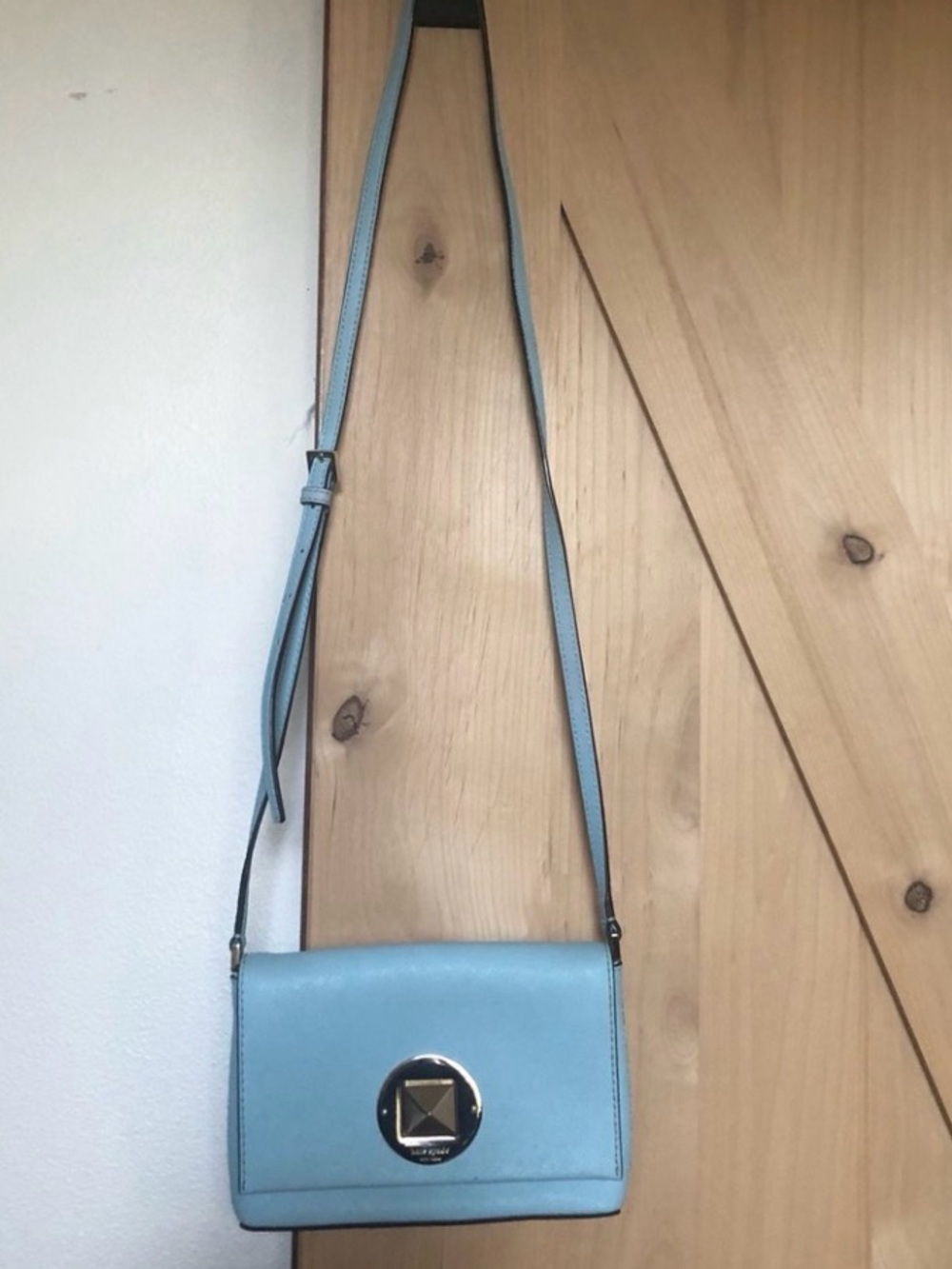 kate spade light blue leather flap clutch with gold-tone turn-lock - Picture 2 of 10